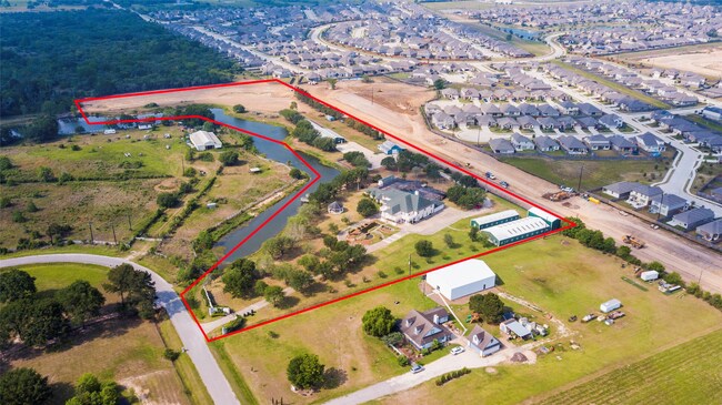 Original listing aerial of the Hidden Lake estate, with an illustrative property outline